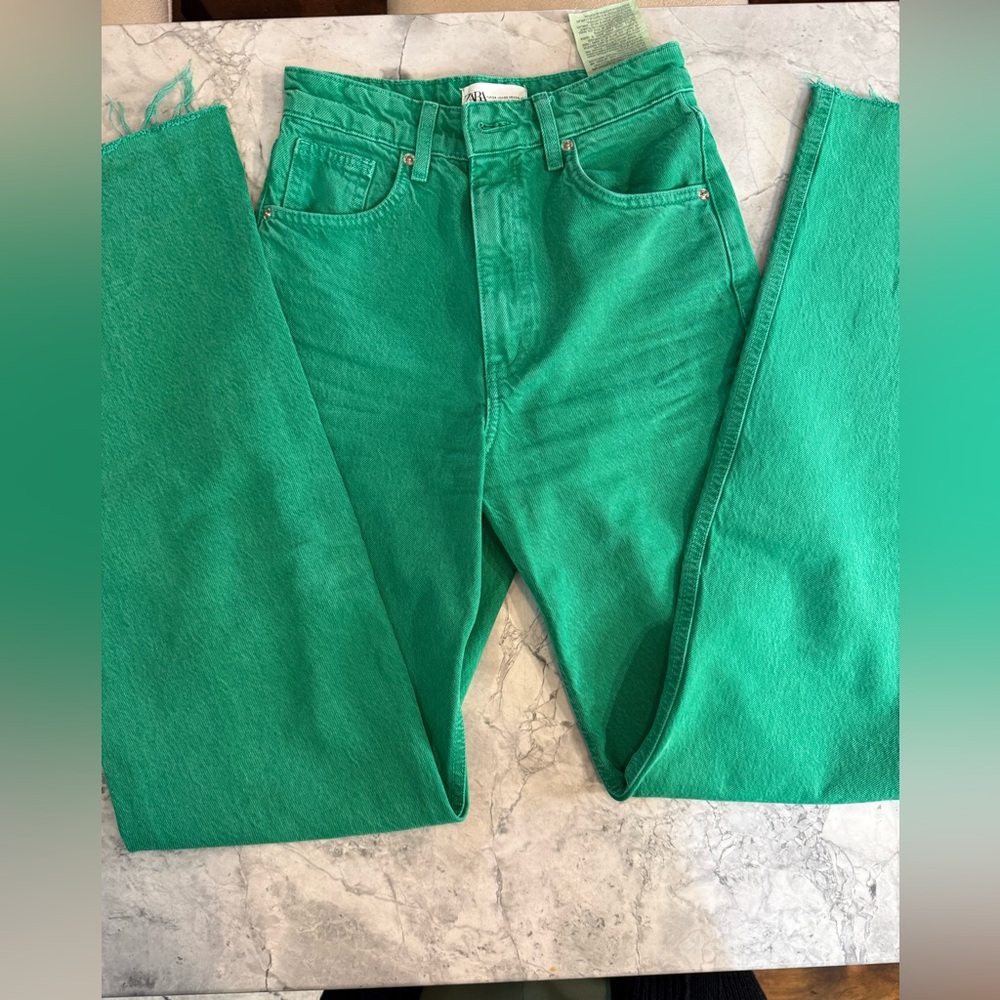 Zara women’s Straight Jeans in Bright Green Sz 2 Raw Hem